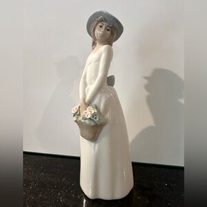 Exclusive Princess House figurine.